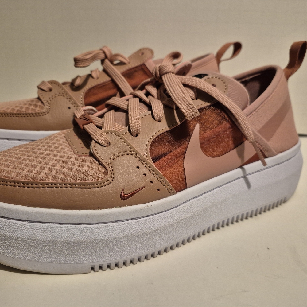 Nike Women's Tan and White Athletic Shoes